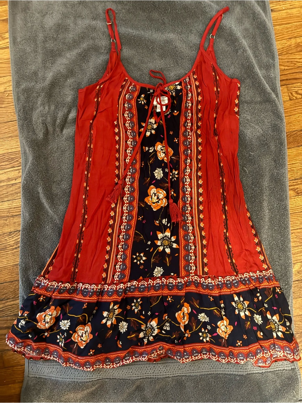 FREEBIES IN EVERY ORDER!!

Band of gypsys Red Floral Boho Spaghetti Strap Dress